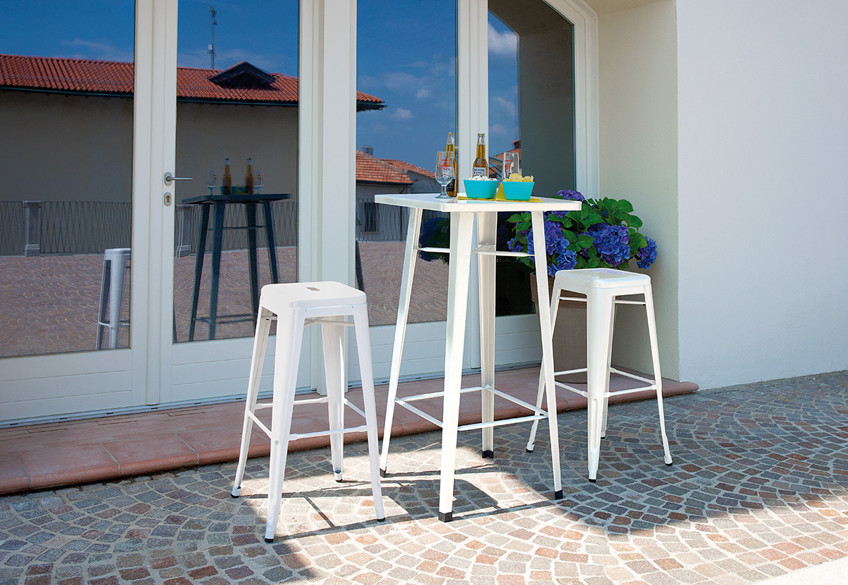 Set di due Sgabelli MOIA alti in lamiera galvanizzata avorio 1 37754.jpg