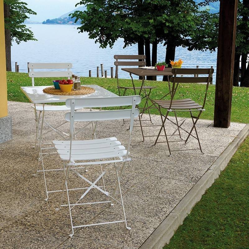 Set Tavolo con due sedie MOIA Bistro in ferro - tortora 1 set-2-sedie-pieghevoli-e-1-tavolo-quadrato-bistro-quadro-in-ferro-in-colori-diversi.jpg