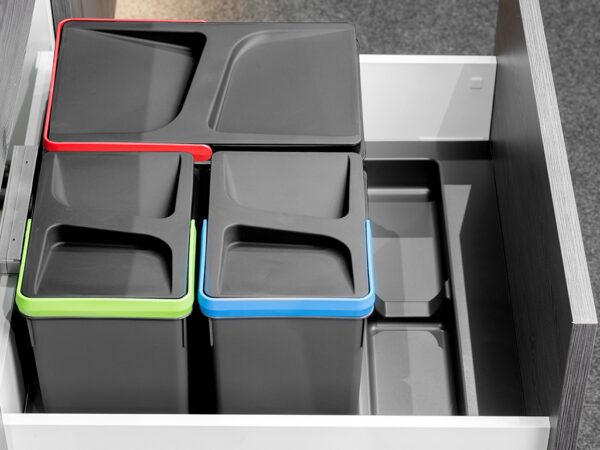 Base Recycle per contenitori per cassetti da cucina, 3 cavità, Plastica grigio antracite, Tecnoplastica.