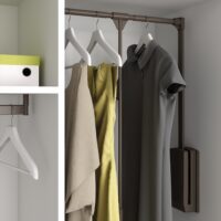 Appendiabiti per armadio Hang, 600 - 830, Verniciato moka, Acciaio e Tecnoplastica.