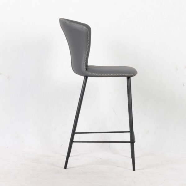 Sgabello Core colore antracite con gambe in metallo nero