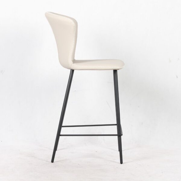 Sgabello Core colore beige con gambe in metallo nero