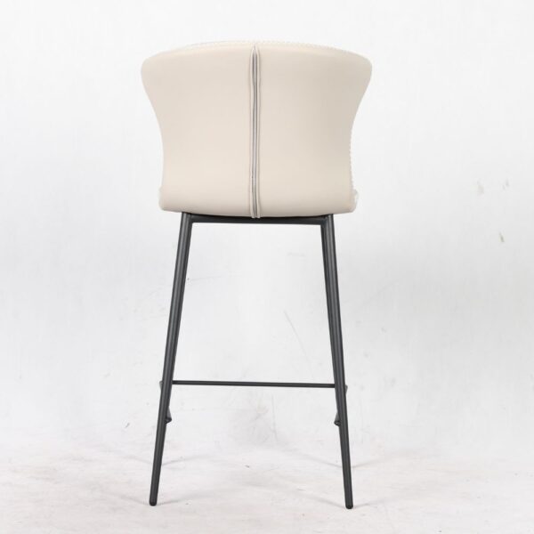 Sgabello Core colore beige con gambe in metallo nero