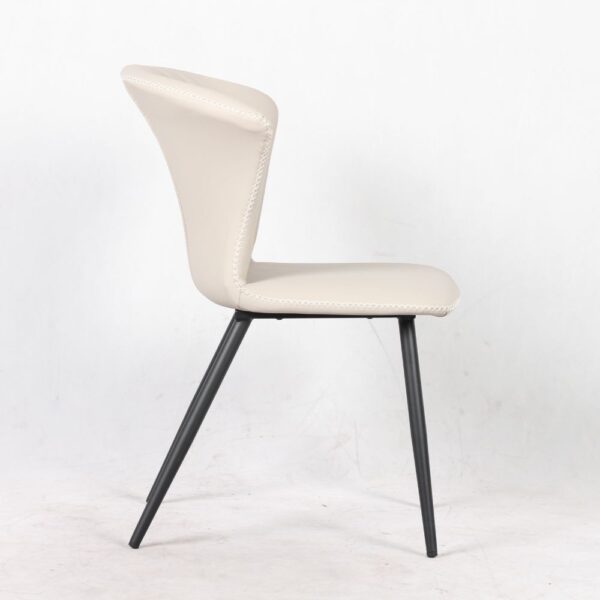 Sedia Core colore beige con gambe in metallo nero