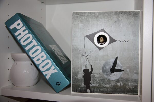 Orologio da parete a cucù Who did it _ Banksy Made in Italy